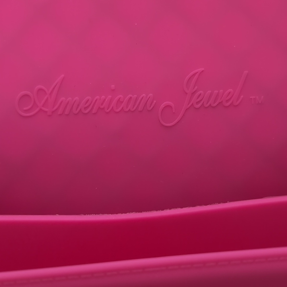 American Jewel Girls Pink Quilted Gummy Shoulder Bag with Chain Link Strap. - Picture 9 of 15